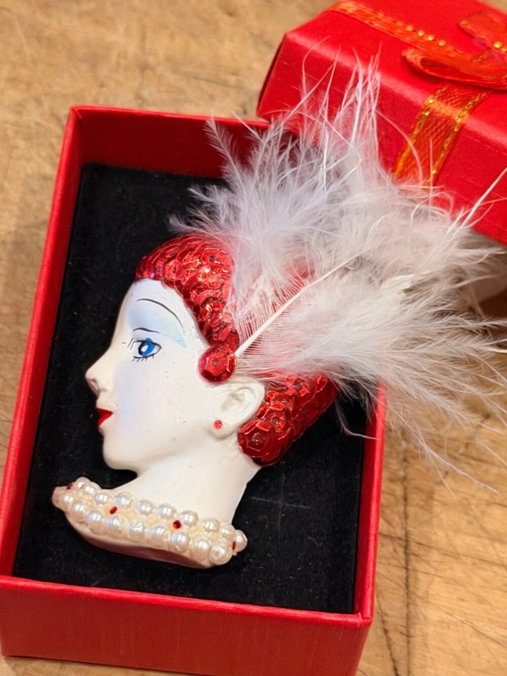 Vintage Lady Face Brooch Pin With Red Sequins Feathers & Pearl Necklace In Gift